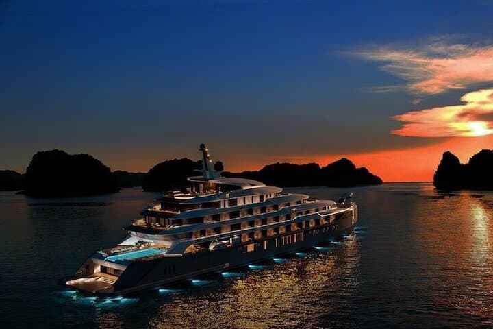 Overnight Luxury Cruise in Ha Long Bay: 2-Day Essence Grand Experience