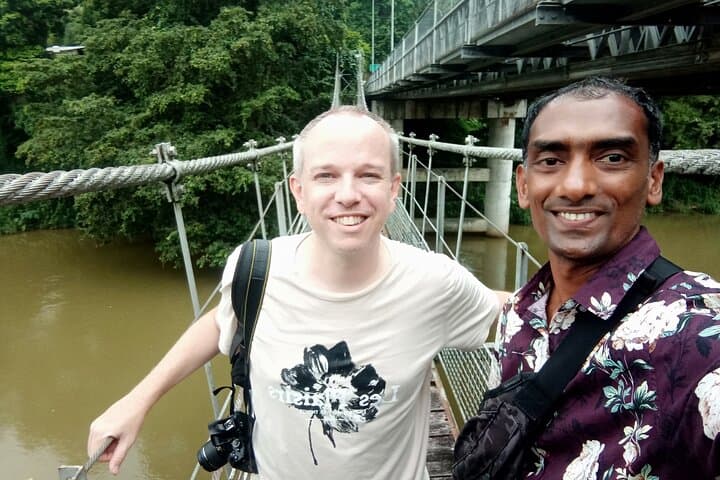 Kandy Tuk‑Tuk City Tour — Temple of the Tooth, Botanic Gardens & Tea Factory