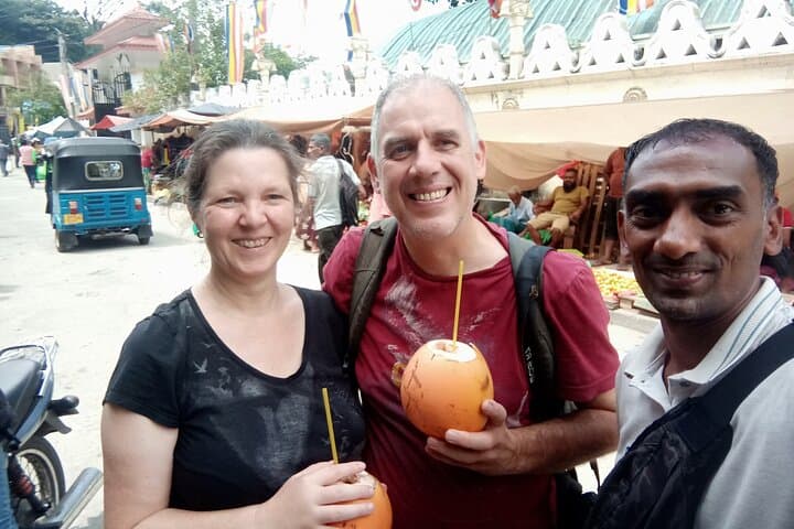 Kandy Tuk‑Tuk City Tour — Temple of the Tooth, Botanic Gardens & Tea Factory photo 3