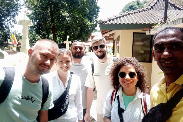 Kandy Tuk‑Tuk City Tour — Temple of the Tooth, Botanic Gardens & Tea Factory photo 4