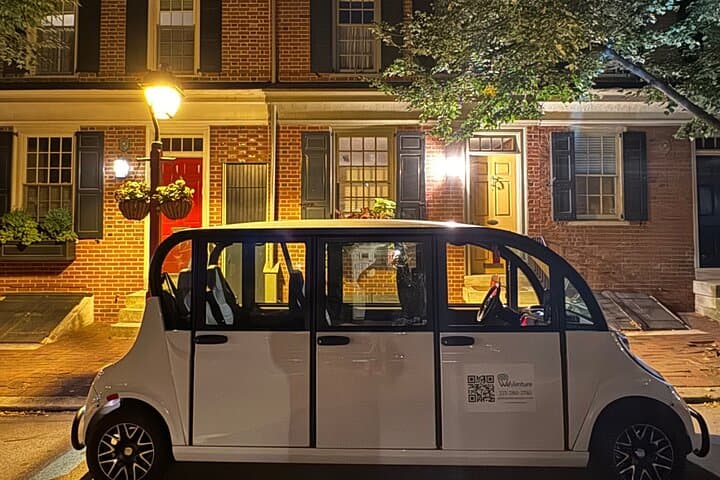 Philly by Moonlight: 1-Hour Evening Electric Cart Tour of Historic Center City