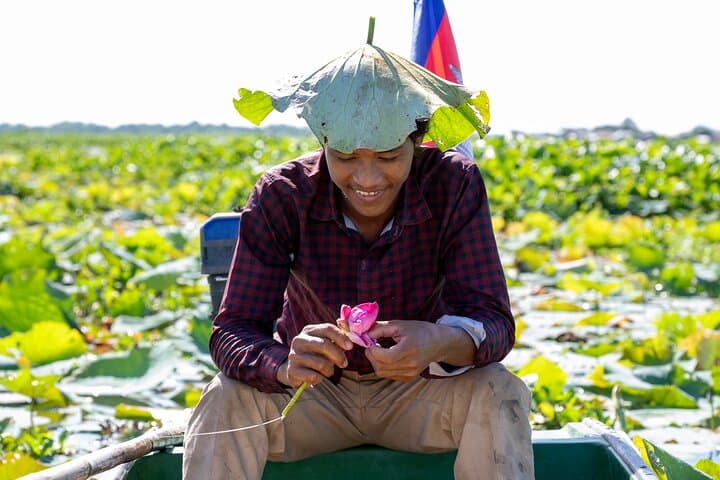 Siem Reap Lotus Silk Farm: Boat Through Lotus Fields & Hands-On Artisan Workshop
