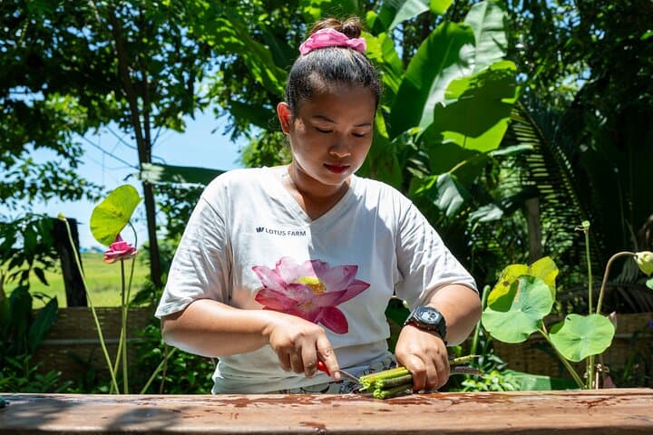 Siem Reap Lotus Silk Farm: Boat Through Lotus Fields & Hands-On Artisan Workshop photo 3