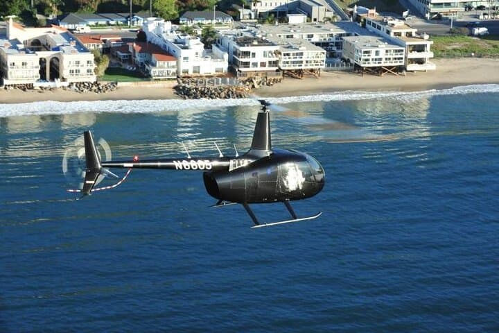 Romantic Downtown Los Angeles Helicopter Landing Tour photo 3