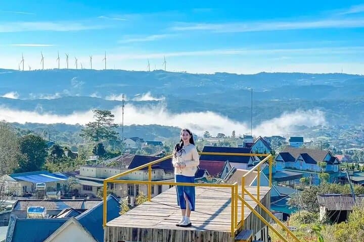 Da Lat Sunrise Cloud Hunting Tour — Cau Dat Tea Hill & Strawberry Farms photo 1