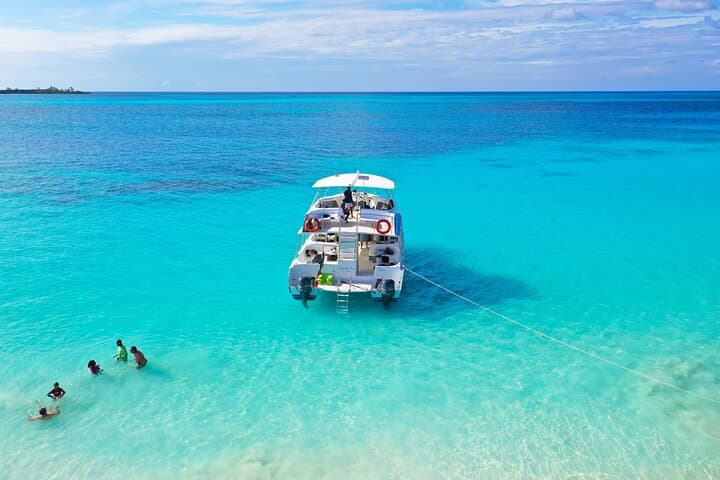 Rose Island Snorkel, Swimming Pigs & Rum Punch Day Trip from Nassau photo 2