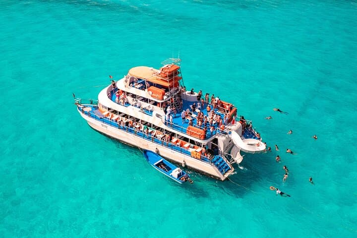 Dancer Cruise to Isla Mujeres: Snorkel, Slides & Open Bar from Cancún