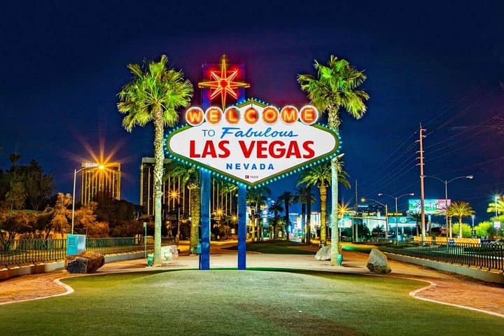 VIP Las Vegas Night Strip and Fremont Street Tour photo 1