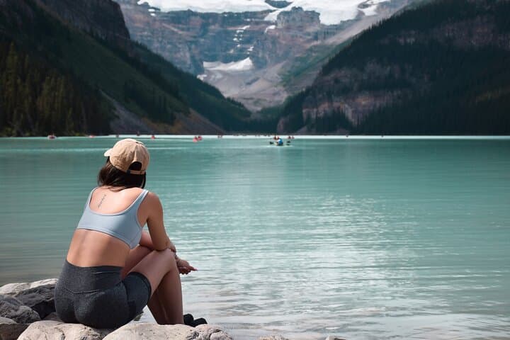 Banff Shuttle to Moraine Lake and Lake Louise — 5-Hour Sightseeing Trip