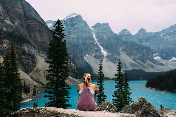 Banff Shuttle to Moraine Lake and Lake Louise — 5-Hour Sightseeing Trip photo 4