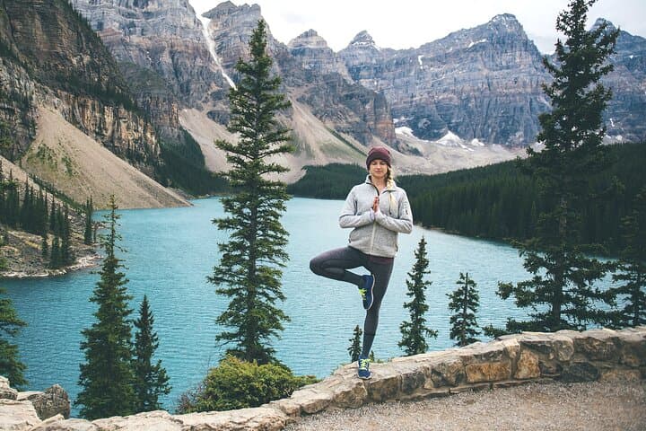 Private Banff & Yoho Day Tour — Lake Louise, Moraine Lake & Emerald Lake Guide photo 3