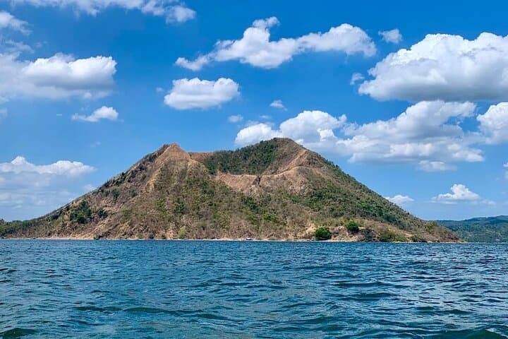 Manila to Taal: Full-Day History, Tagaytay Ridge & Volcano Boat Tour photo 1