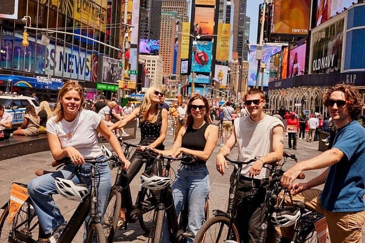 Broadway Bike Tour: Brooklyn Bridge to Times Square on Authentic Dutch Bikes