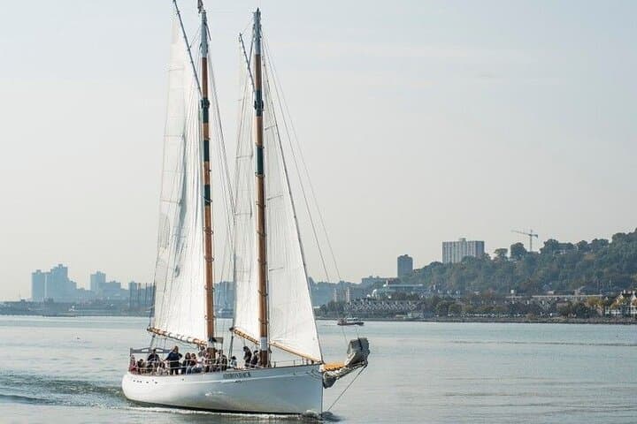 NYC Fall Foliage Sail: Hudson River Views & Palisades Cliffs photo 4