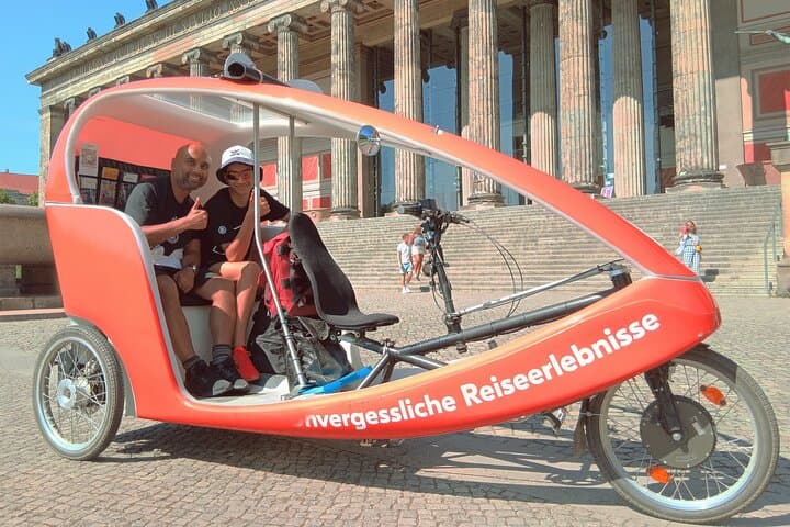 Rickshaw Sightseeing Berlin: Private Rickshaw City Tour from Alexanderplatz