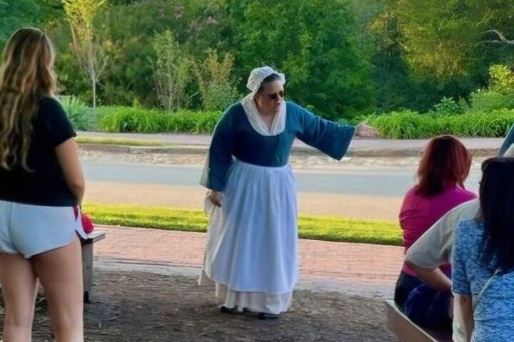 Williamsburg Dark History Walking Tour: Murder, Mayhem & Scandal (1-Hour) photo 3