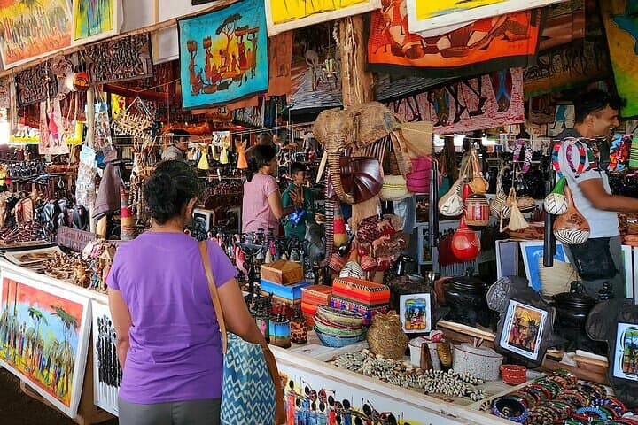 Nairobi Giraffe Centre, Kobe Beads & Bomas of Kenya — Half-Day Cultural and Wildlife Tour