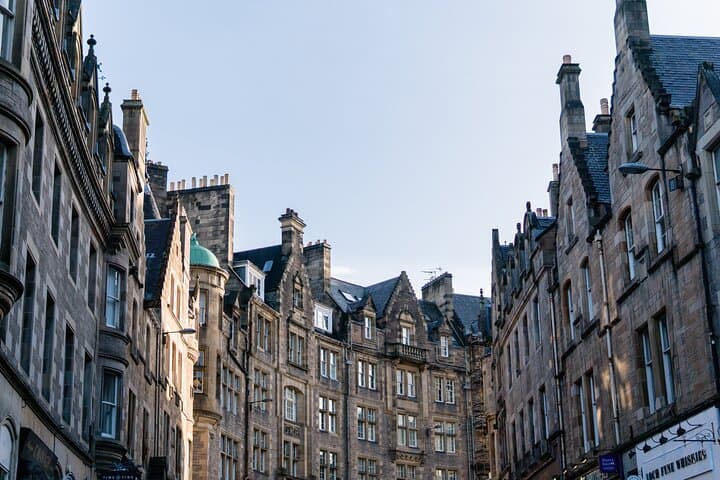 Edinburgh Insta-Walk: Capture Victoria Street, The Vennel Viewpoint & Local Secrets photo 5