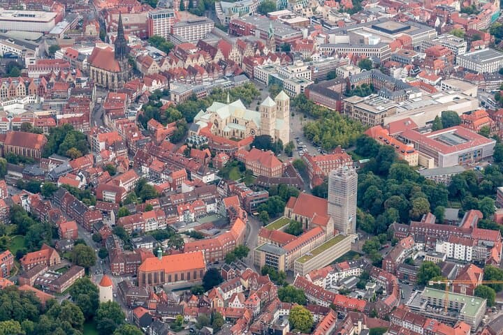 Private Sightseeing Flight over Münster: Scenic Aeroplane Tours and Booking Tips