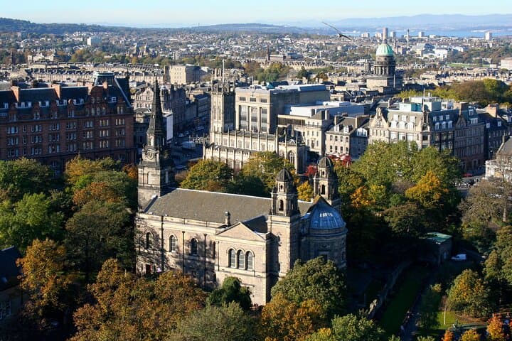 Edinburgh Insta-Walk: Capture Victoria Street, The Vennel Viewpoint & Local Secrets photo 2