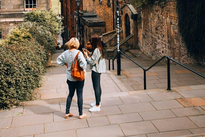 Edinburgh Insta-Walk: Capture Victoria Street, The Vennel Viewpoint & Local Secrets photo 4