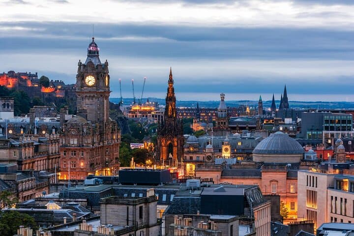 Edinburgh Insta-Walk: Capture Victoria Street, The Vennel Viewpoint & Local Secrets photo 6