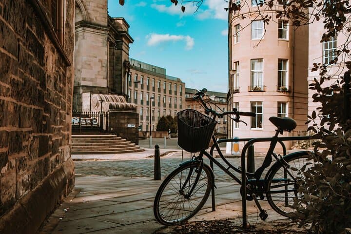 Discover Edinburgh's Most Photogenic Spots: 90-Minute Local Photo Walk photo 3
