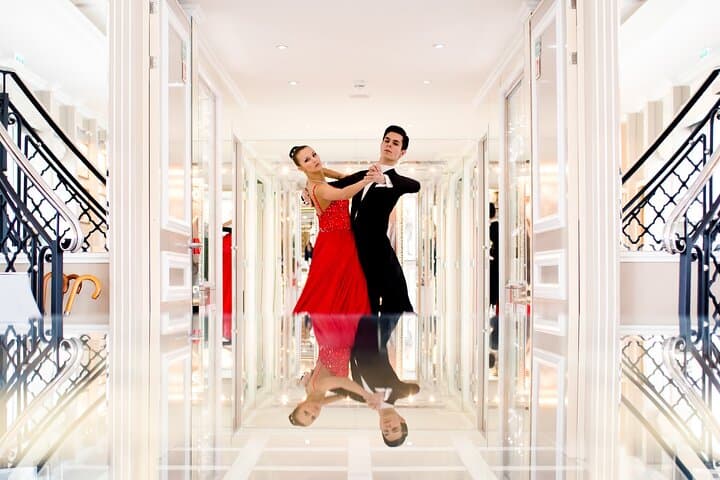 Private Viennese Waltz Workshop in Vienna — 1‑Hour Lesson for Families & Friends