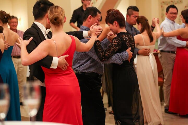 Private Viennese Waltz Workshop in Vienna — 1‑Hour Lesson for Families & Friends photo 4