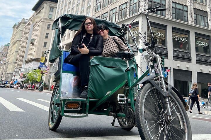 Midtown Pedicab Tour: Eco-Friendly Pedicab Sightseeing from Plaza to Times Square