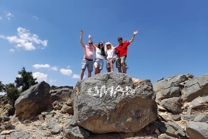 Private Overnight Nizwa & Jebel Akhdar Tour from Muscat — Nizwa, Jebel Akhdar & Jebel Shams Highlights