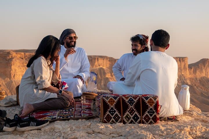 Edge of the World Hike & Keshta Evening — Riyadh Desert Sunset Experience photo 6