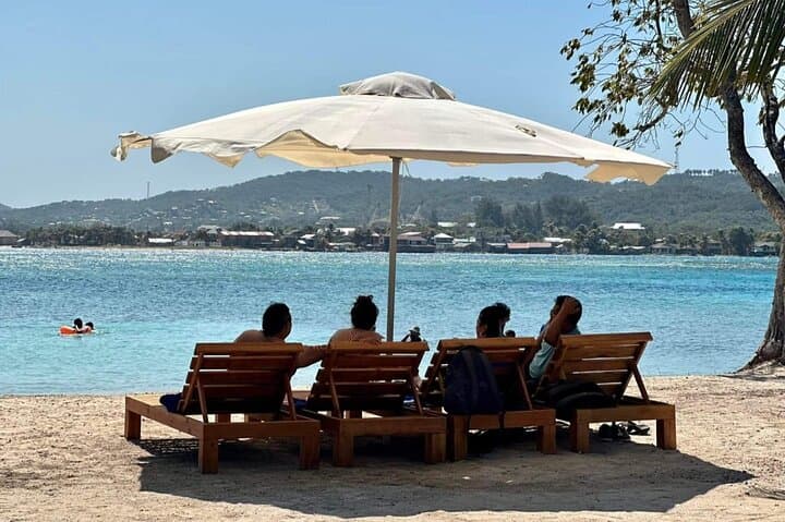 Private Roatan Island Tour: Beach, Chocolate Factory & Local Culture photo 1