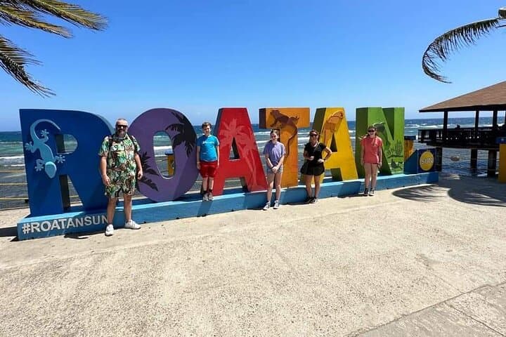 Private Roatan Island Tour: Beach, Chocolate Factory & Local Culture photo 2