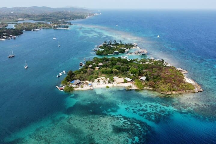 Private Roatan Island Tour: Beach, Chocolate Factory & Local Culture photo 3