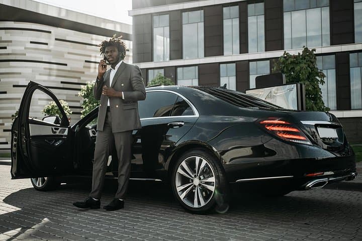 Private Transfer: Southampton Cruise Port to Gatwick with Stonehenge Stop