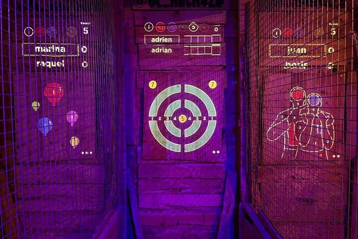1-Hour Axe Throwing in Madrid: Learn, Play, Compete photo 3