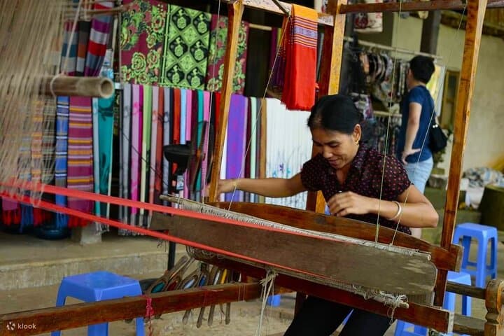 Mai Chau Day Trip from Hanoi: Biking the Rice-Paddy Valleys & Thai Villages photo 4