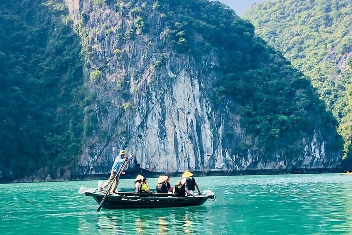 Luxury Day Cruise Through Halong & Lan Ha Bay Aboard Jade Sails photo 4