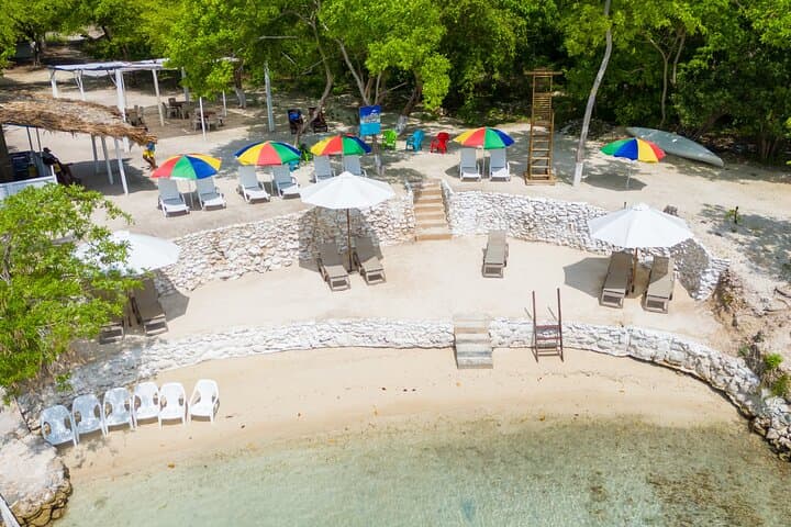 VIP Rosario Islands 5-Island Cruise with Snorkeling & Drinks photo 4