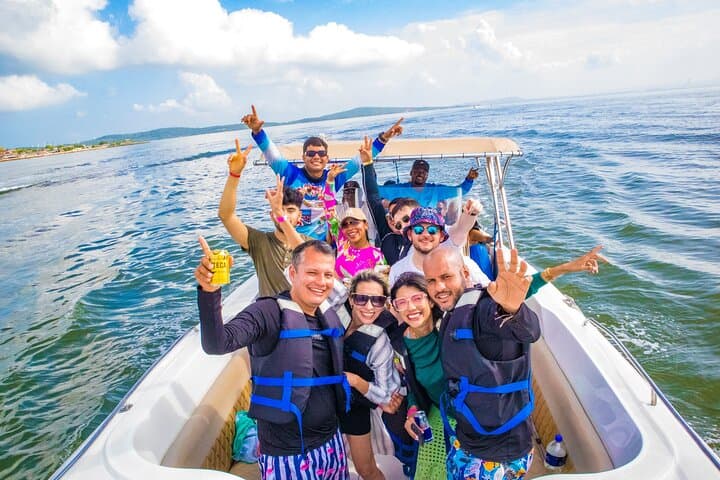 VIP Rosario Islands 5-Island Cruise with Snorkeling & Drinks photo 2
