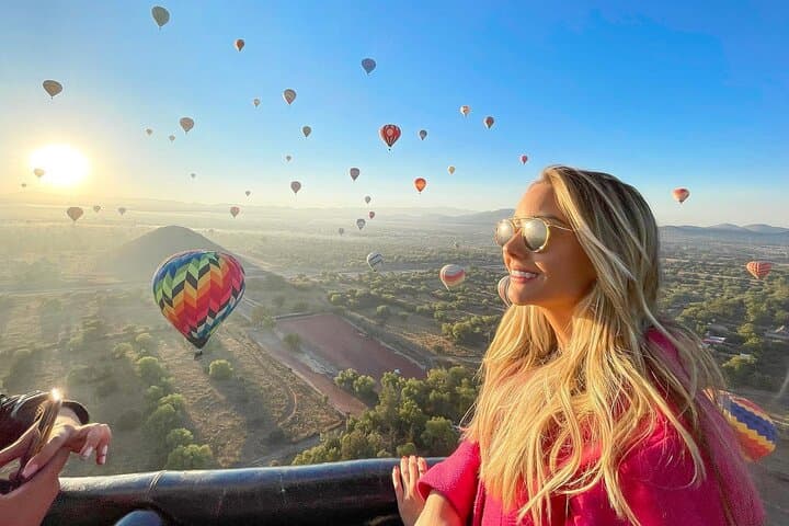 Teotihuacan Sunrise Hot Air Balloon Ride and Guided Pyramid Tour photo 2