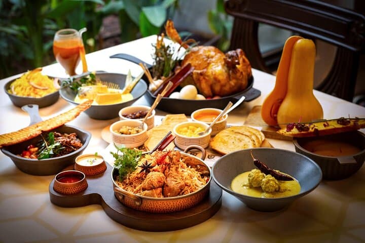 Cape Town African Dinner Tour: Live Music & Four-Country Tasting Experience