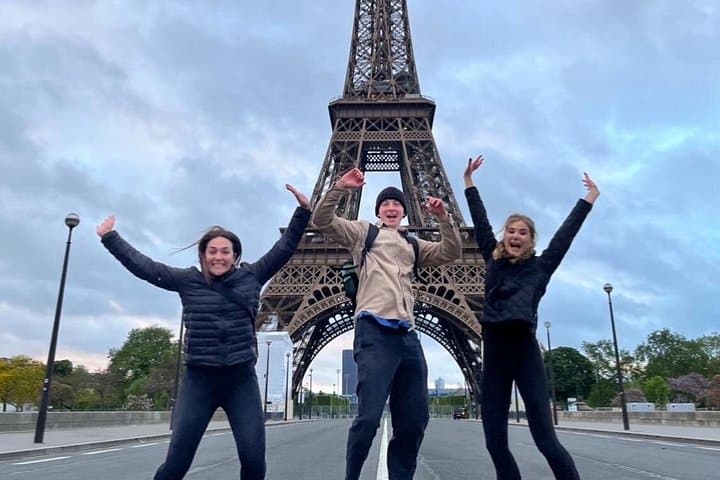 Sunrise Bike Tour in Paris: Beat the Crowds to Eiffel, Louvre & Marais photo 3