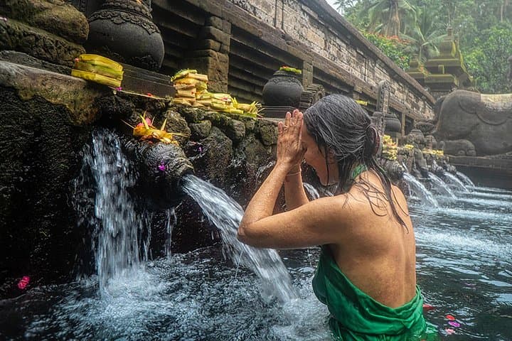 Private Ubud Day Tour: Palace, Tegallalang Rice Terraces, Tirta Empul & Tegenungan Waterfall photo 3