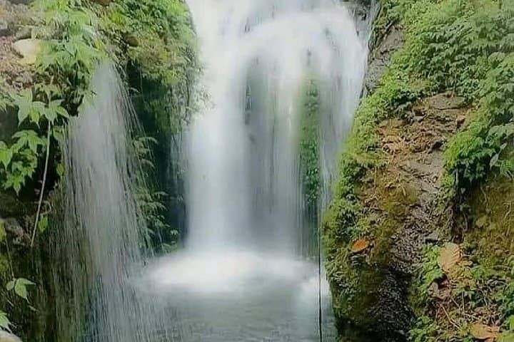Benang Stokel & Kelambu Waterfalls — Lombok Day Hike and Rice‑Terrace Circuit photo 3