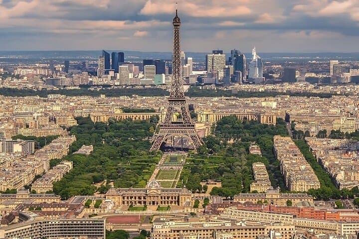 Half-Day Private Trip from Paris to Fontainebleau: Palace, Forest & Château Stop