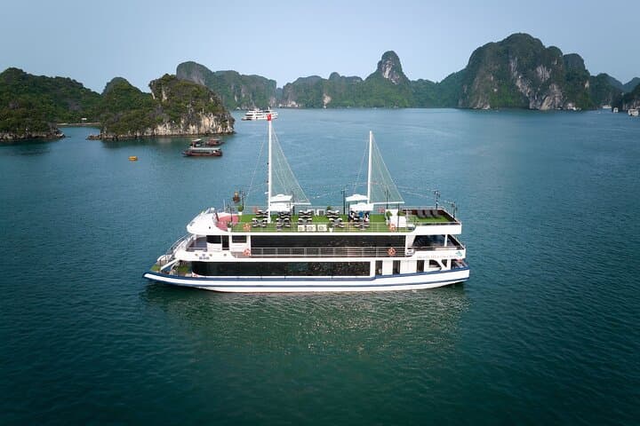 Full-Day Halong Bay Cruise: Sung Sot Cave, Kayaking & Titop Island photo 4