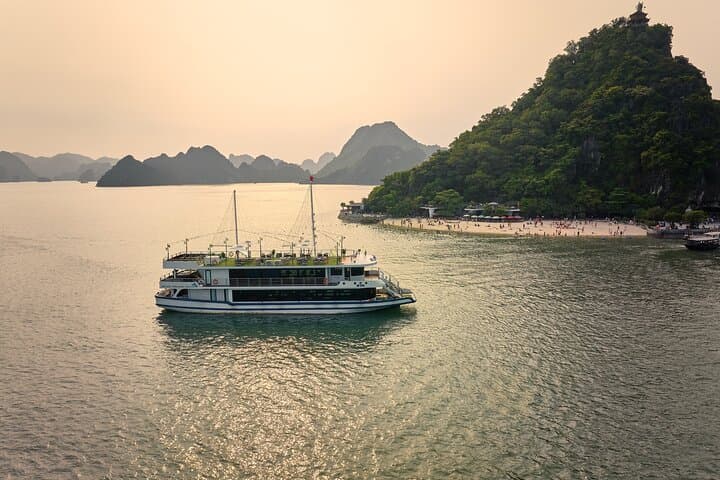 Halong Bay Day Cruise from Hanoi: Kayak Sung Sot Cave & Titop Island photo 2