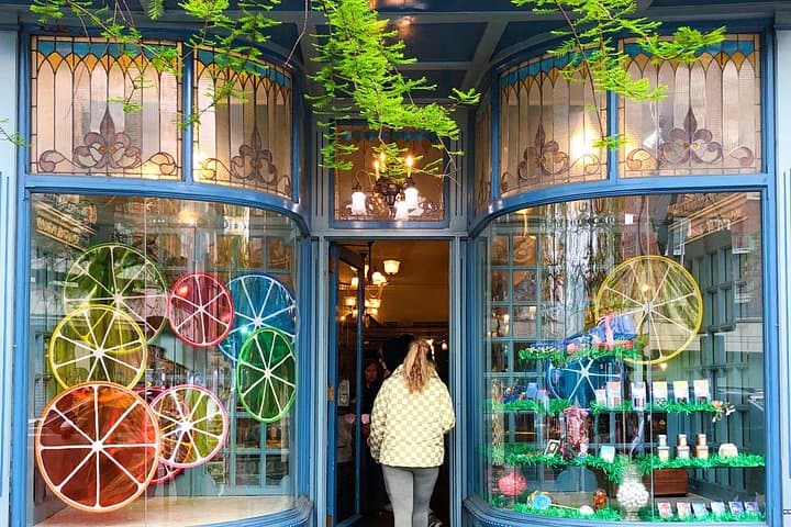 Philly Retro Route: Vintage Shopping & Food Walking Tour in Old City photo 2